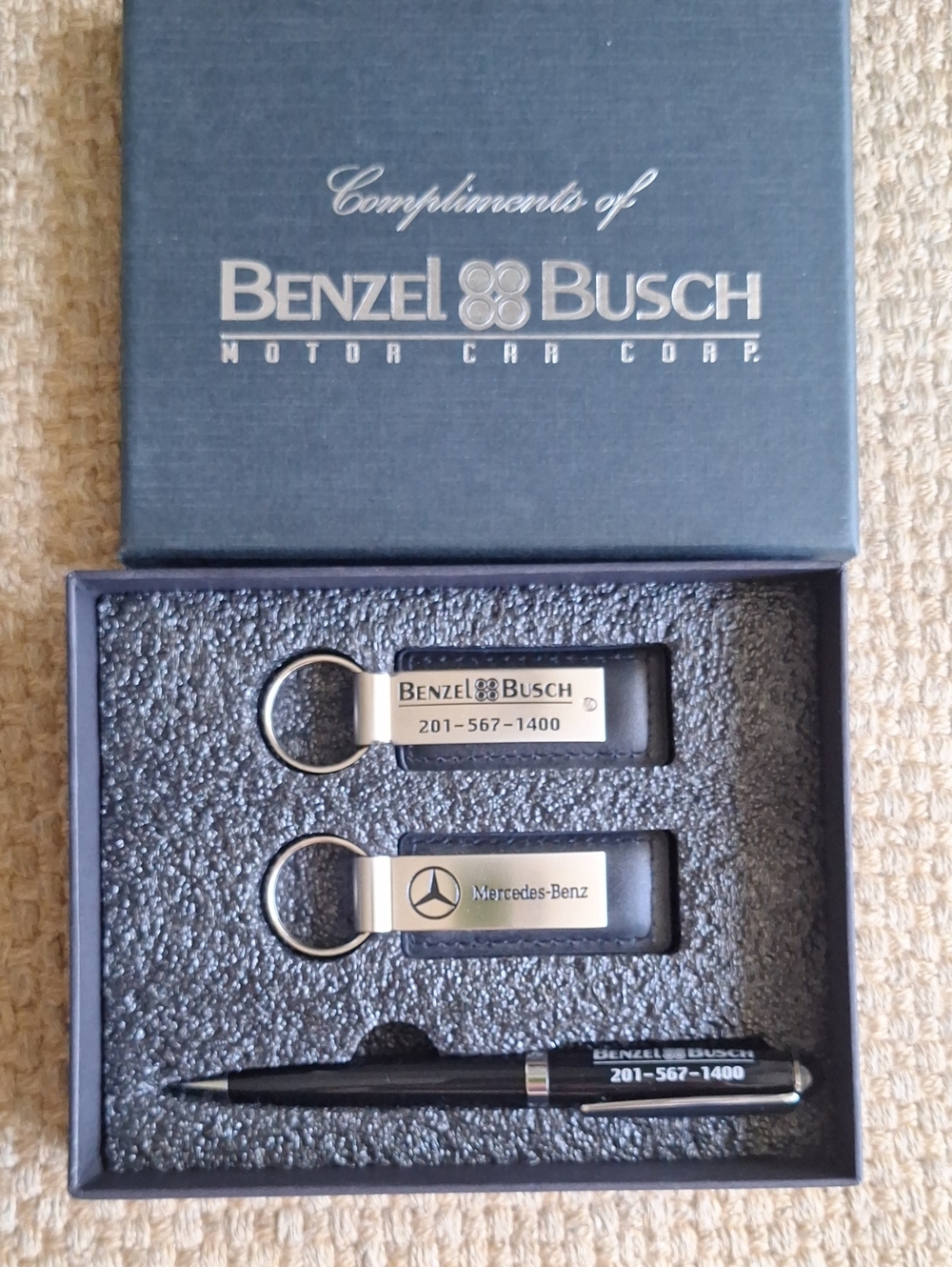 Authentic Mercedes-Benz dealer logo gift set 2 Keychain 1 Pen